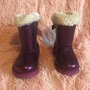 Girls Purple furry boots!!